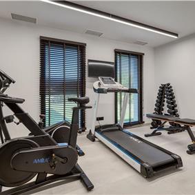 5 bedroom luxury seaside villa with indoor & outdoor pool, near Acharavi, sleeps 10